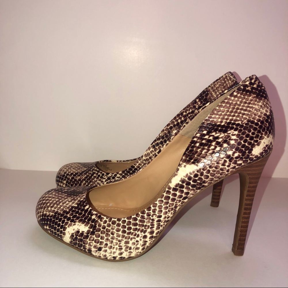 New Jessica Simpson Snakeskin Round Toe Pump Heel - Picture 3 of 8